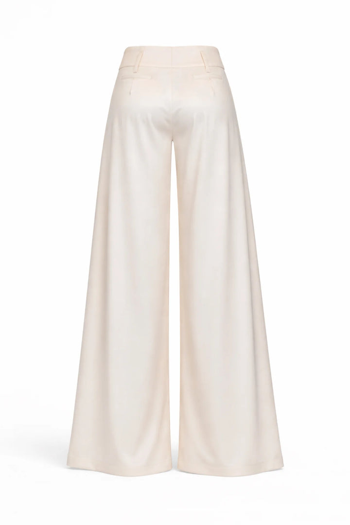 CALÇA BEGE COM PREGAS ACETINADA SAHOCO