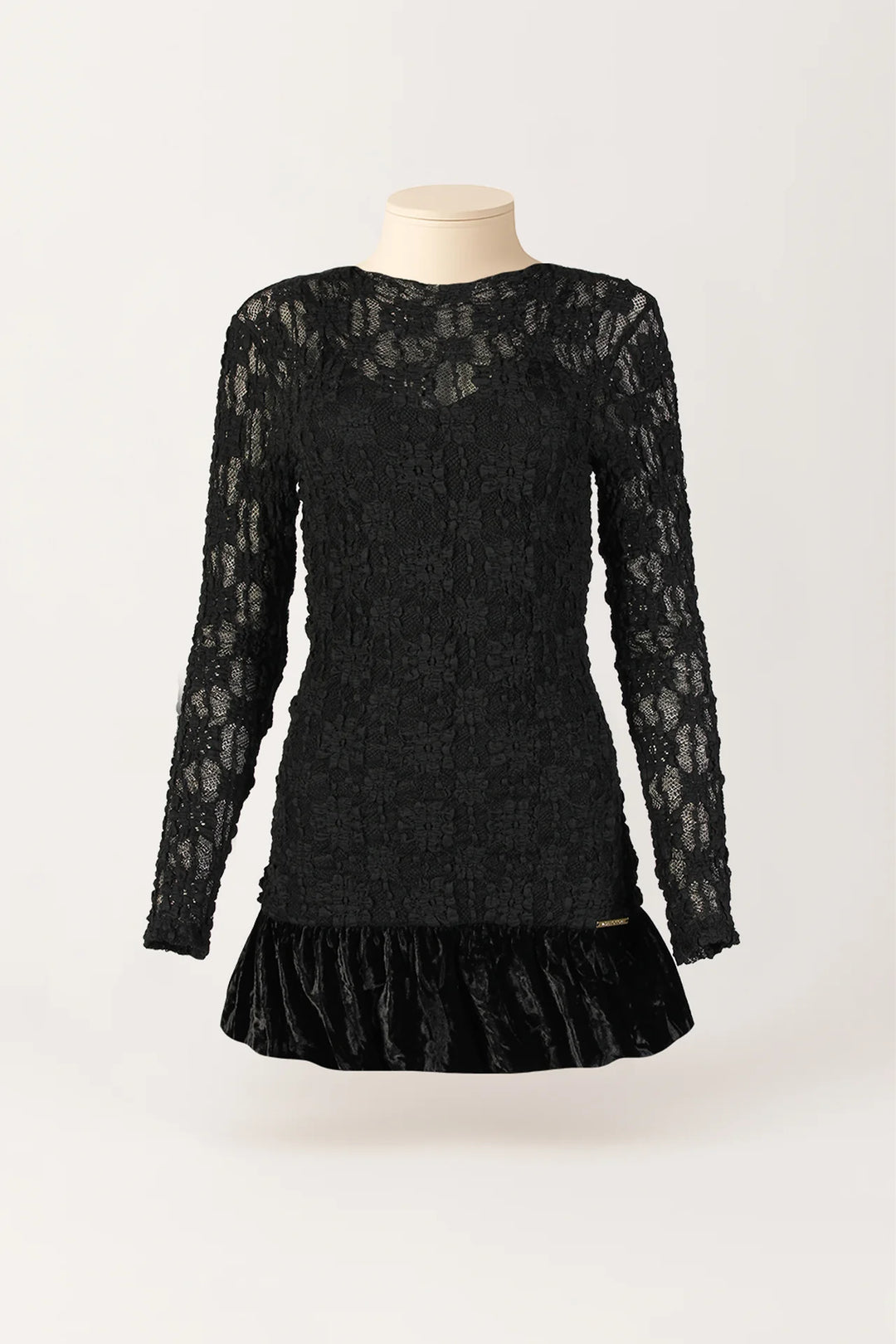 VESTIDO CURTO EM RENDA COM FOLHO EM VELUDO SAHOCO