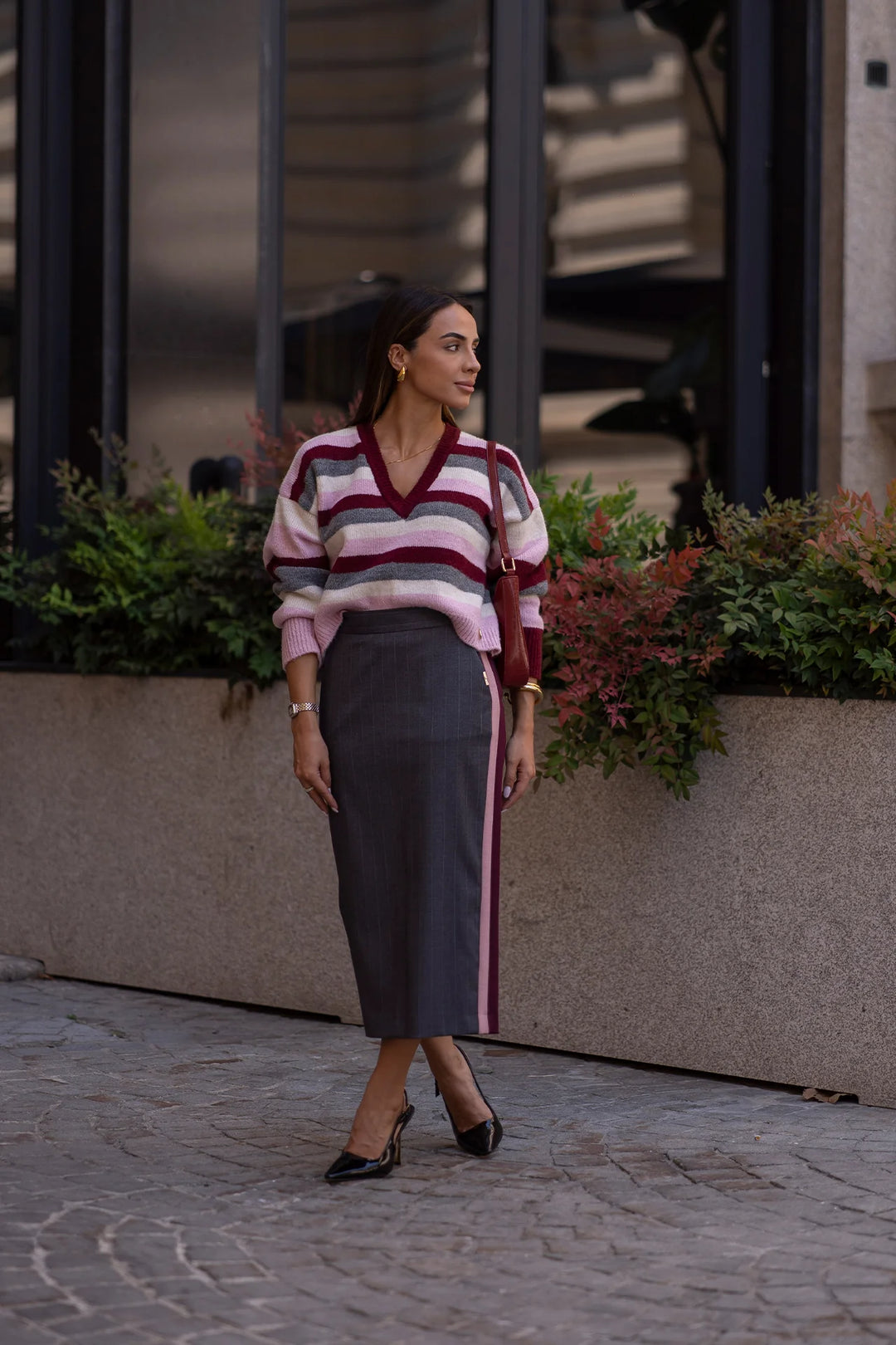 CAMISOLA CROPPED ÀS RISCAS CINZA E ROSA SAHOCO