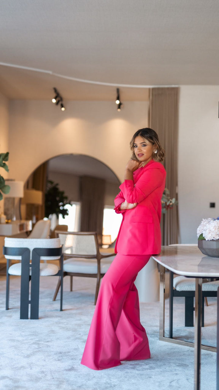 BLAZER ROSA COM CORTE ESTRUTURADO E BOTÃO FRONTAL RINASCIMENTO