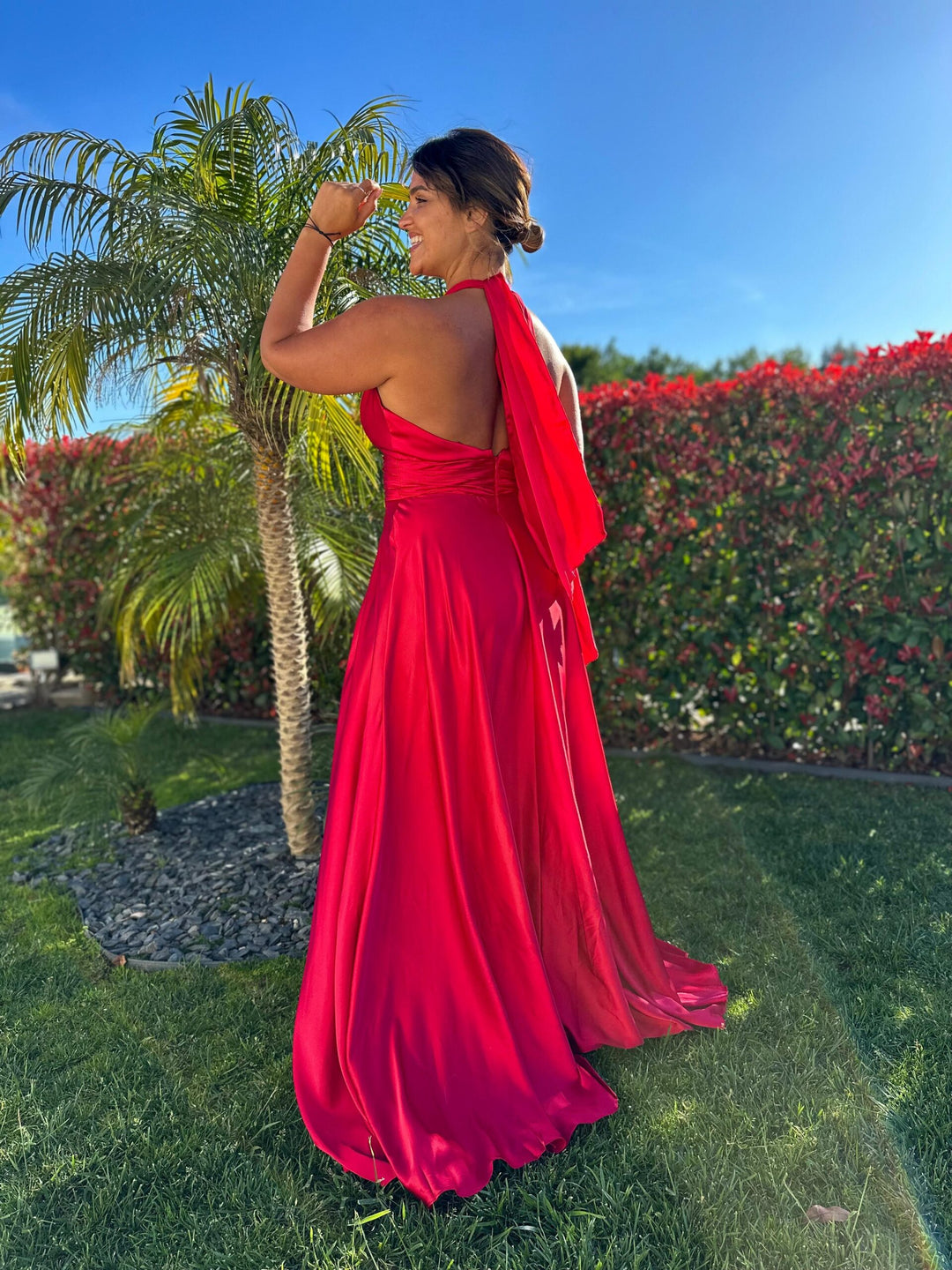 VESTIDO LONGO VERMELHO ACETINADO HALTER COM ATADO NO PESCOÇO PONTO CHIC
