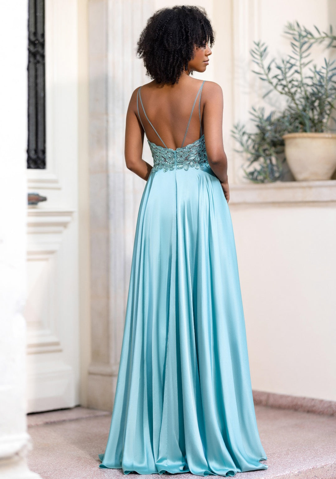 VESTIDO LONGO AZUL COM CORPETE TRABALHADO E RACHA PONTO CHIC