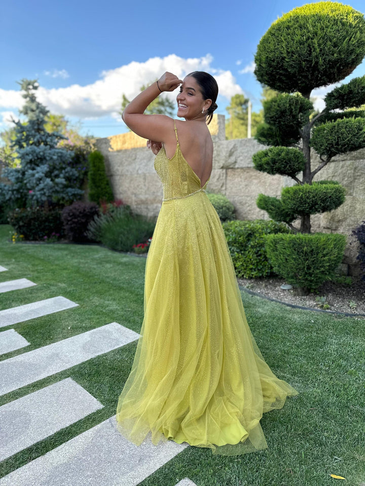 VESTIDO LONGO VERDE OLIVA COM TULE E APLICAÇÕES DE BRILHO PONTO CHIC