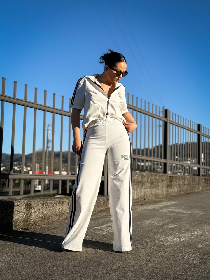 CALÇA SPORT BRANCA COM RISCA PRETA GAELLE PARIS