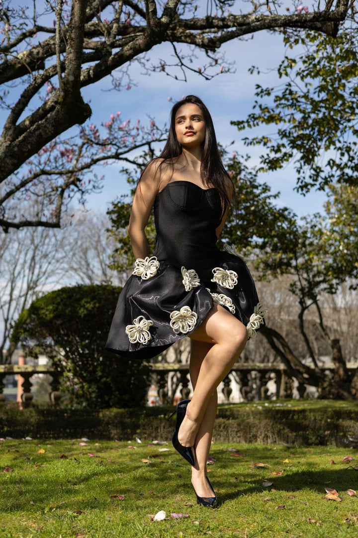 VESTIDO PRETO FLOR CAMELIA PONTO CHIC