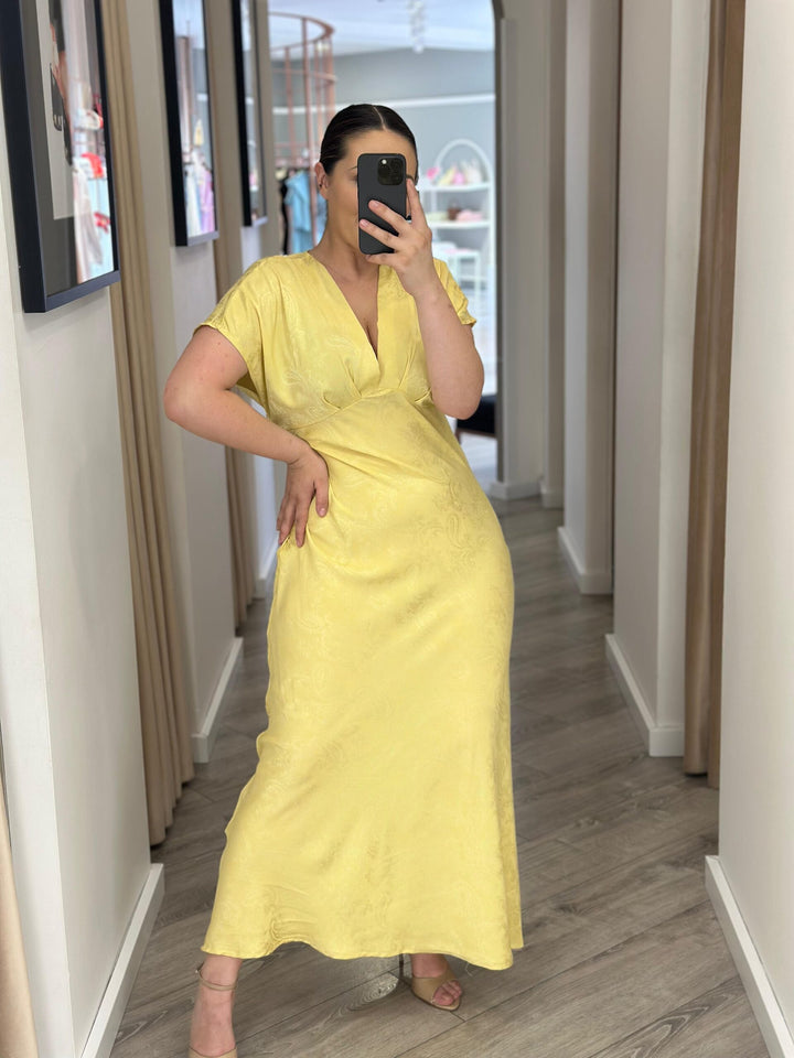 VESTIDO MIDI AMARELO PONTO CHIC