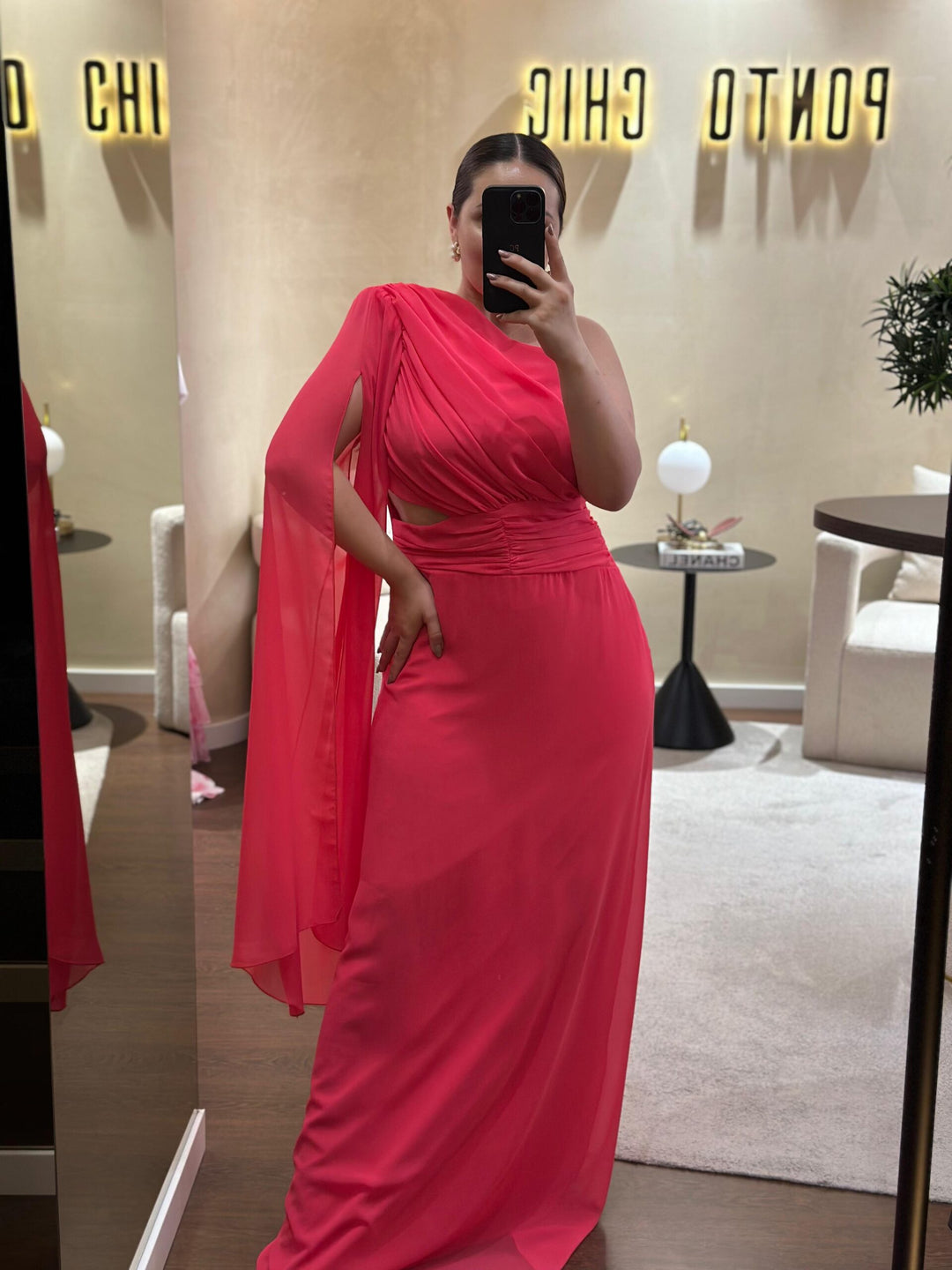 VESTIDO ROSA MANGA UNILATERAL PONTO CHIC