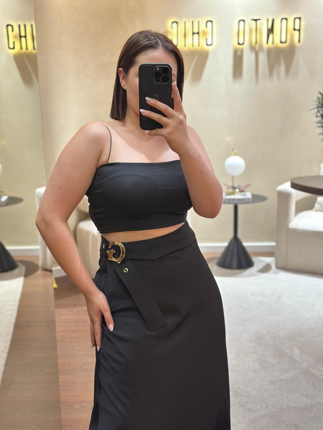 TOP PRETO COM ALÇA FINA PONTO CHIC