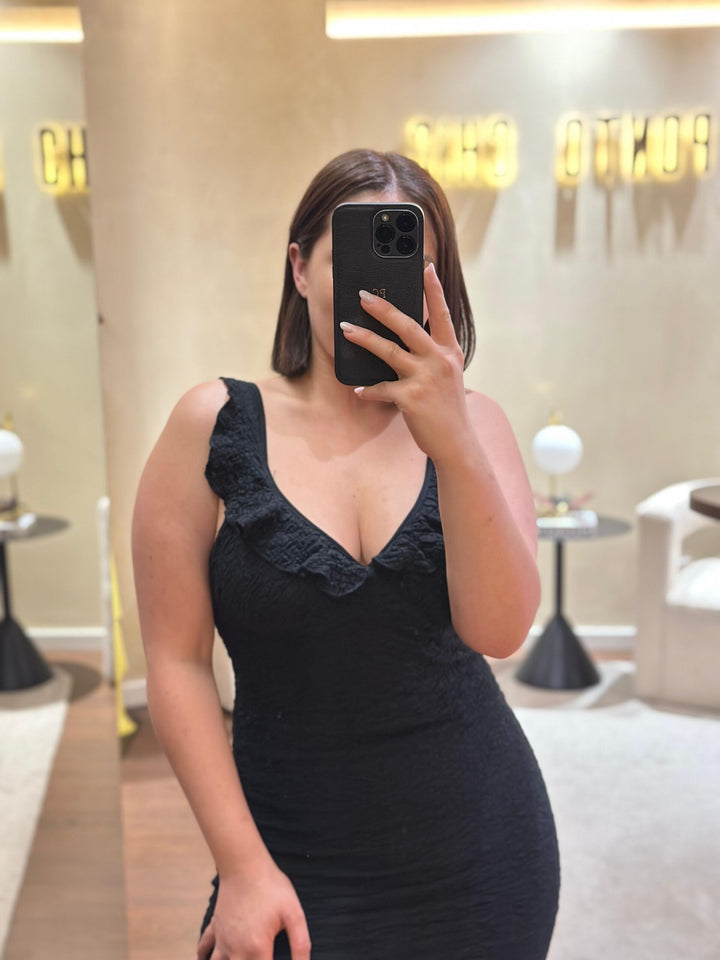 VESTIDO COMPRIDO PRETO COM FOLHO PONTO CHIC