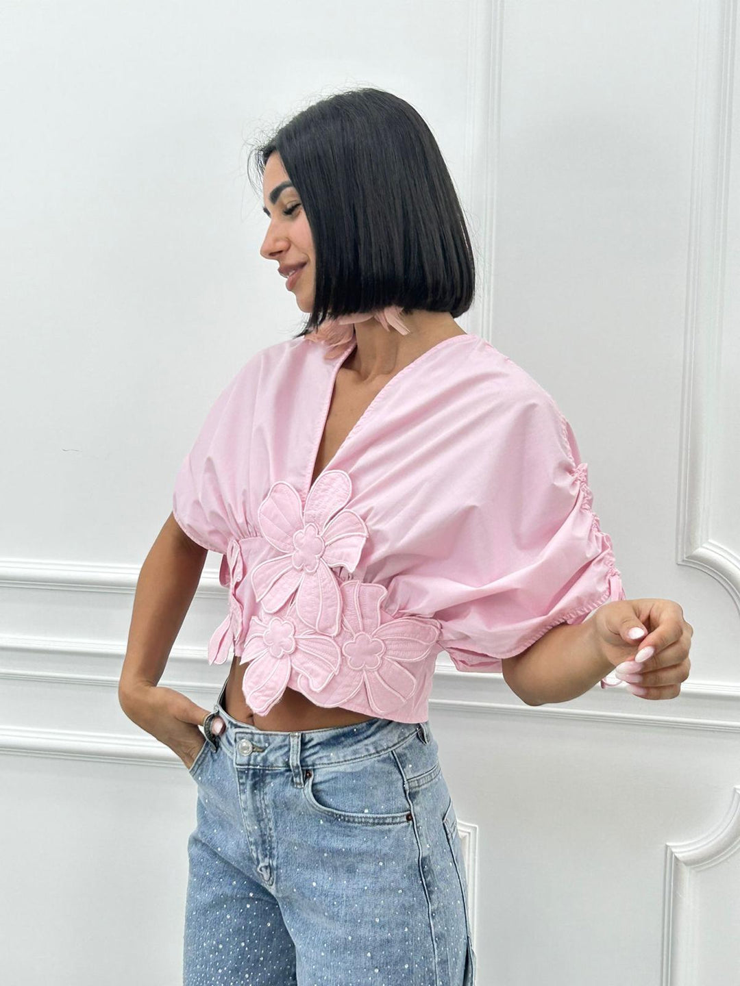 TOP ROSA COM FLORES NA FRENTE PONTO CHIC