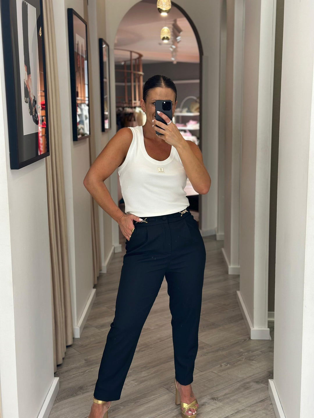 CALÇA PRETA COM FIVELA PONTO CHIC