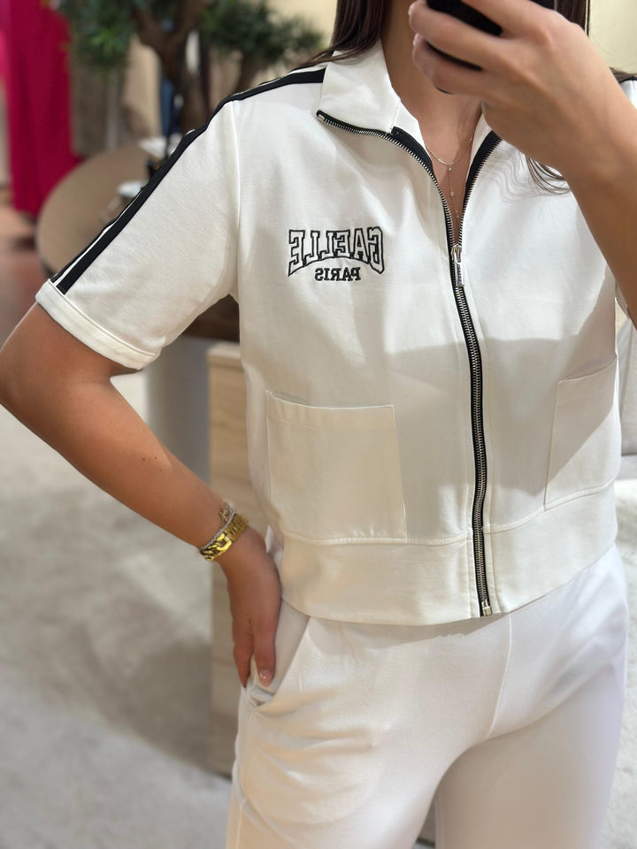 CASACO SPORT BRANCO COM RISCA PRETA GAELLE PARIS