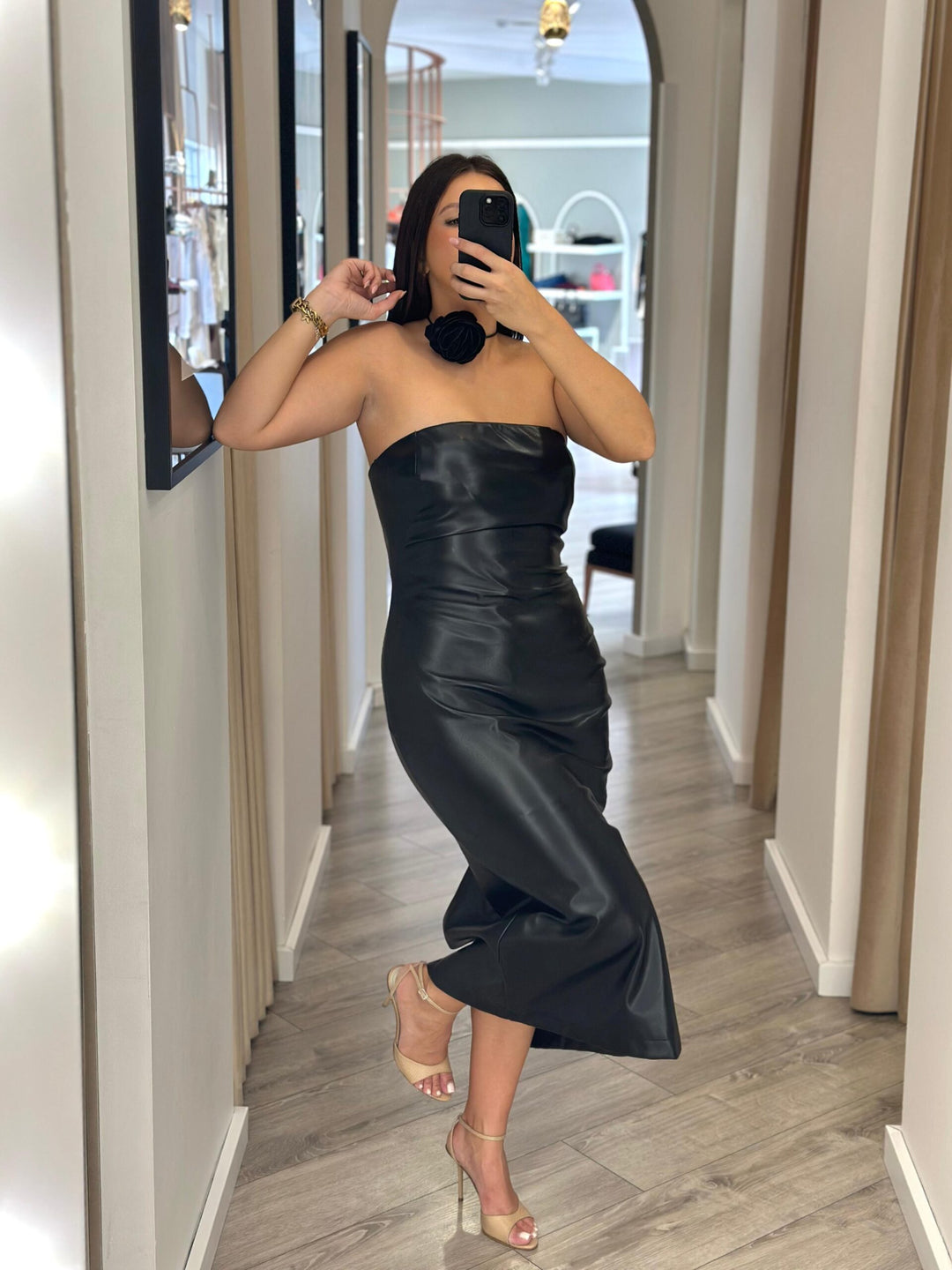 VESTIDO PRETO MIDI EM NAPA COM ALÇAS FINAS IMPERIAL