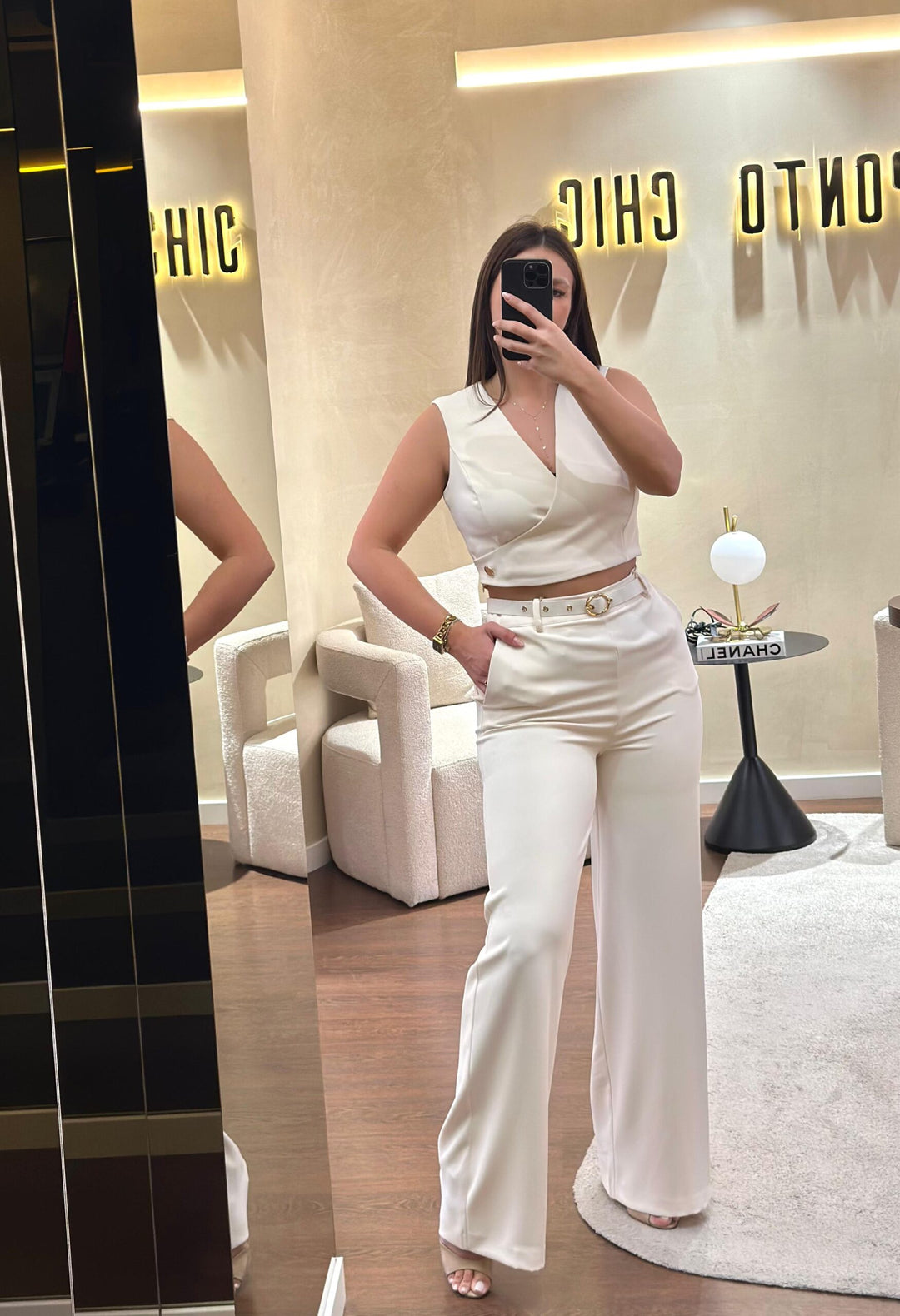 PANTALONA CREME COM PREGAS RINASCIMENTO