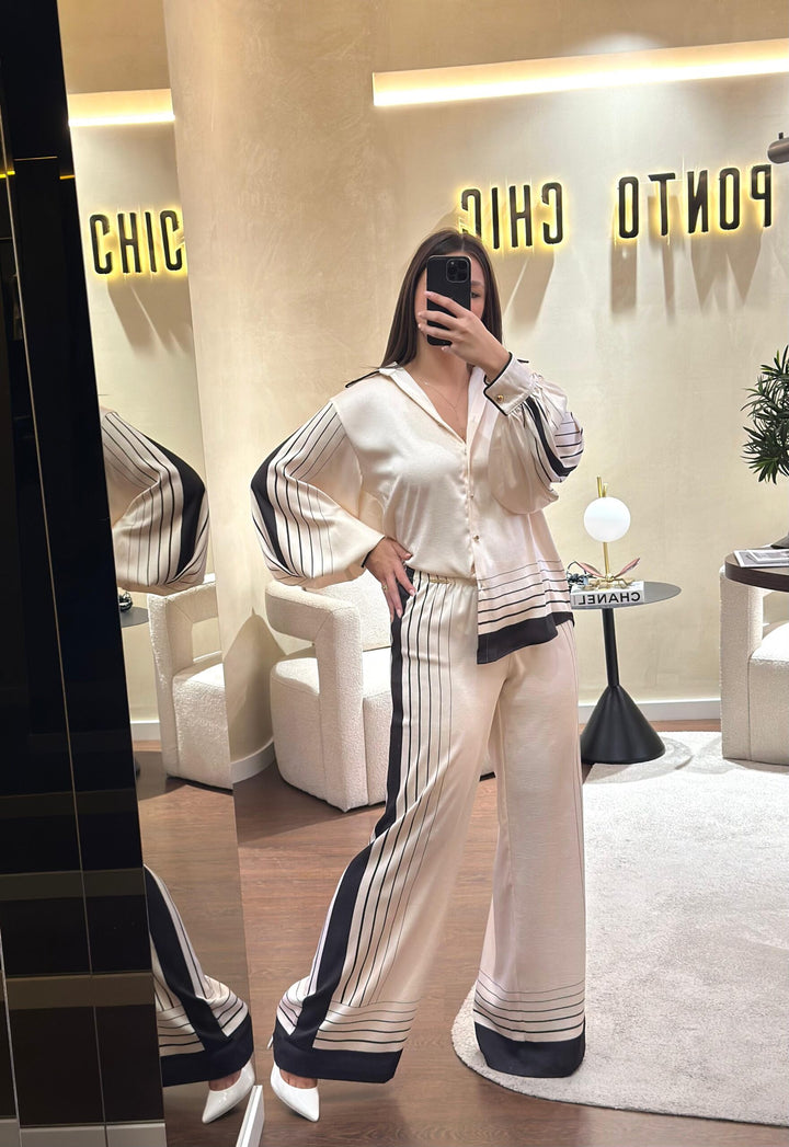 BLUSA CREME COM PADRÃO DE RISCAS SAHOCO