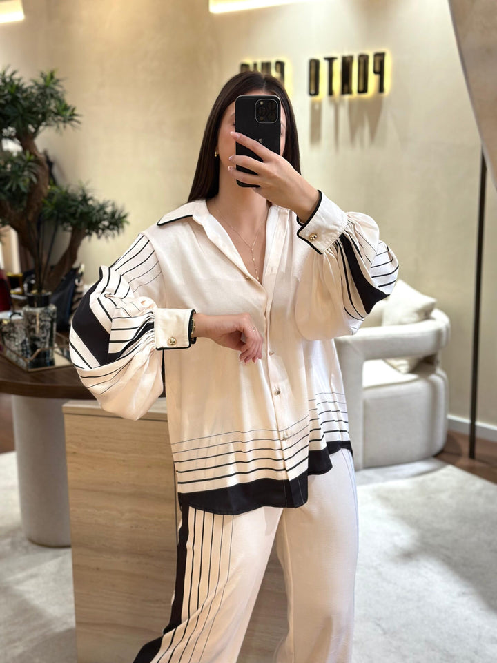 BLUSA CREME COM PADRÃO DE RISCAS SAHOCO