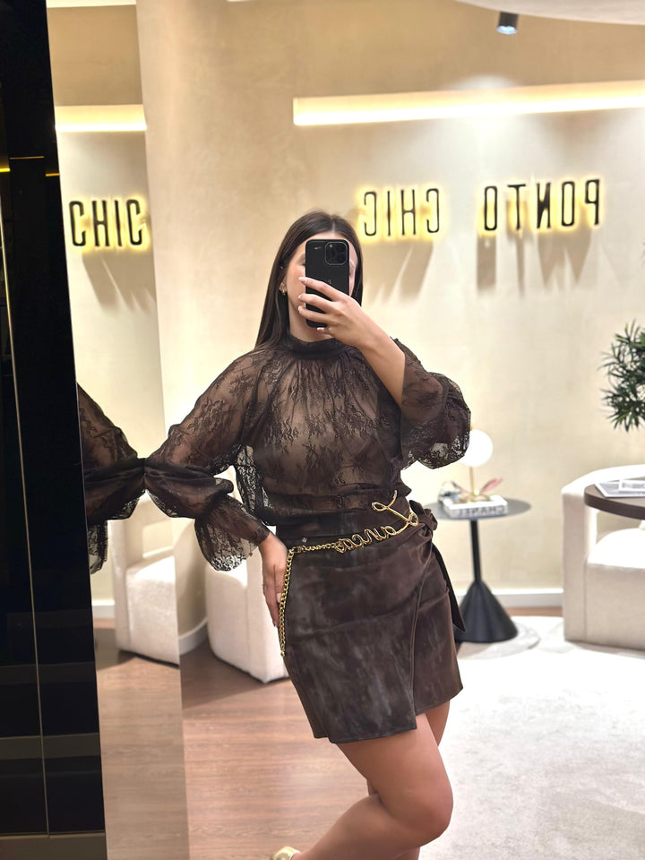 BLUSA DE RENDA CASTANHA GOLA SUBIDA RINASCIMENTO