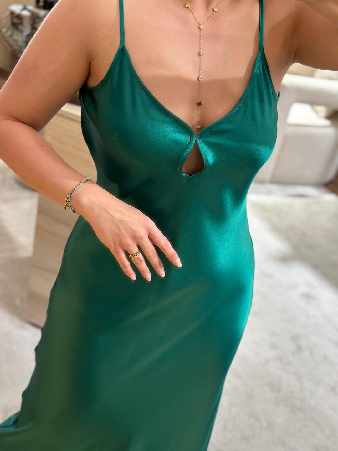 VESTIDO VERDE ACETINADO FRACOMINA