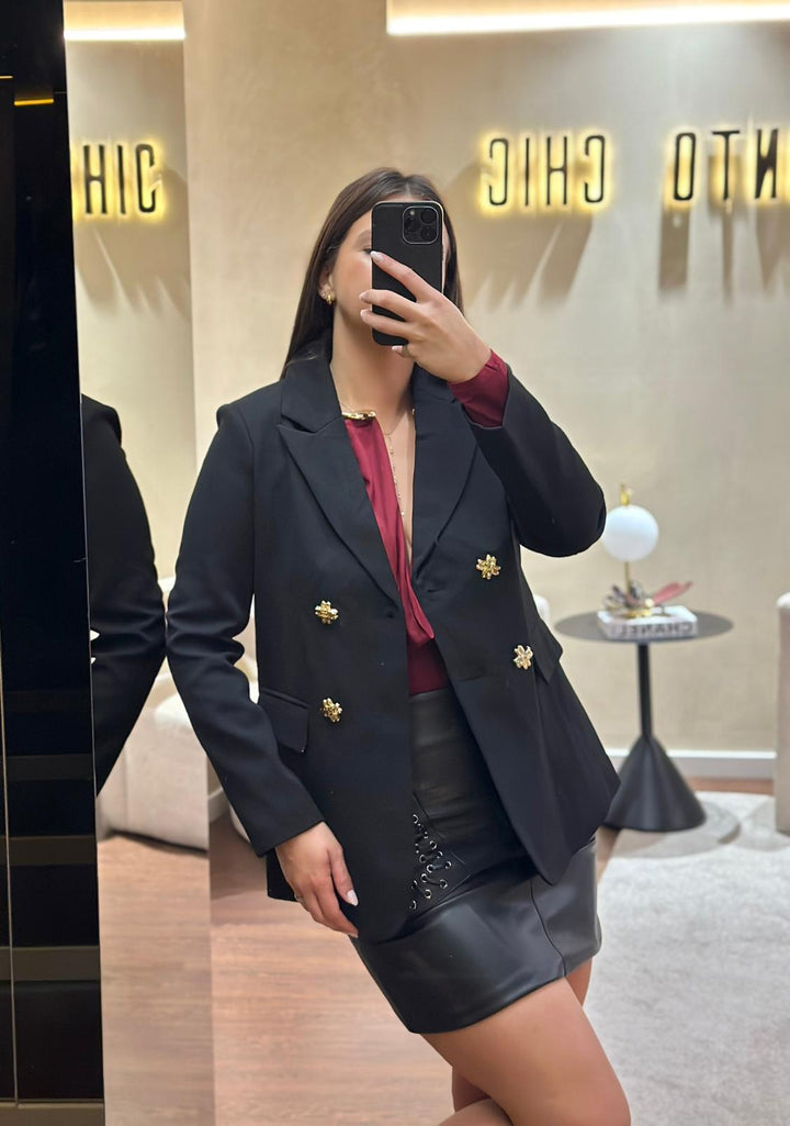 BLAZER PRETO DE BOTÕES DUPLOS DOURADOS PONTO CHIC