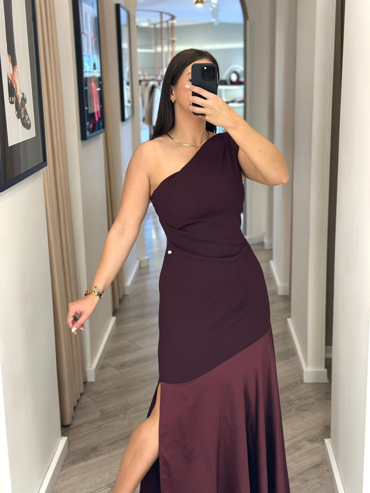 VESTIDO COMPRIDO BORDÔ DE UM OMBRO SÓ RINASCIMENTO