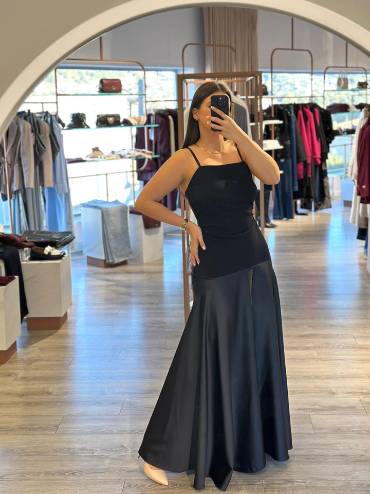 VESTIDO COMPRIDO PRETO COM ALÇAS RINASCIMENTO