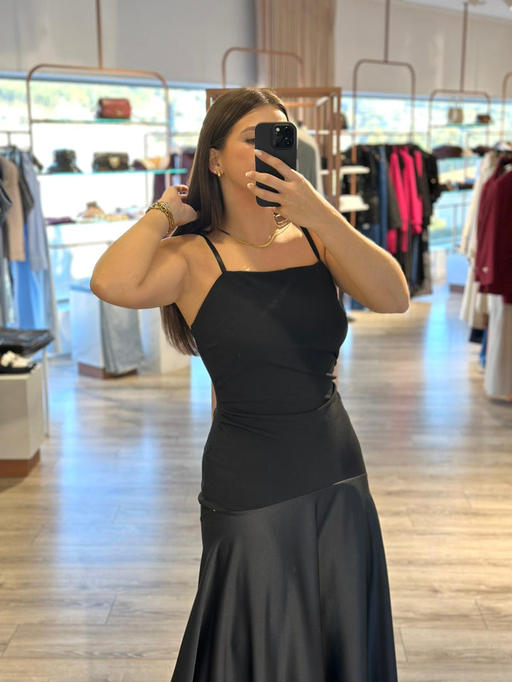 VESTIDO COMPRIDO PRETO COM ALÇAS RINASCIMENTO