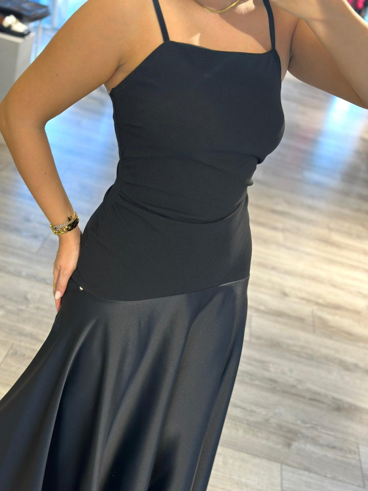 VESTIDO COMPRIDO PRETO COM ALÇAS RINASCIMENTO