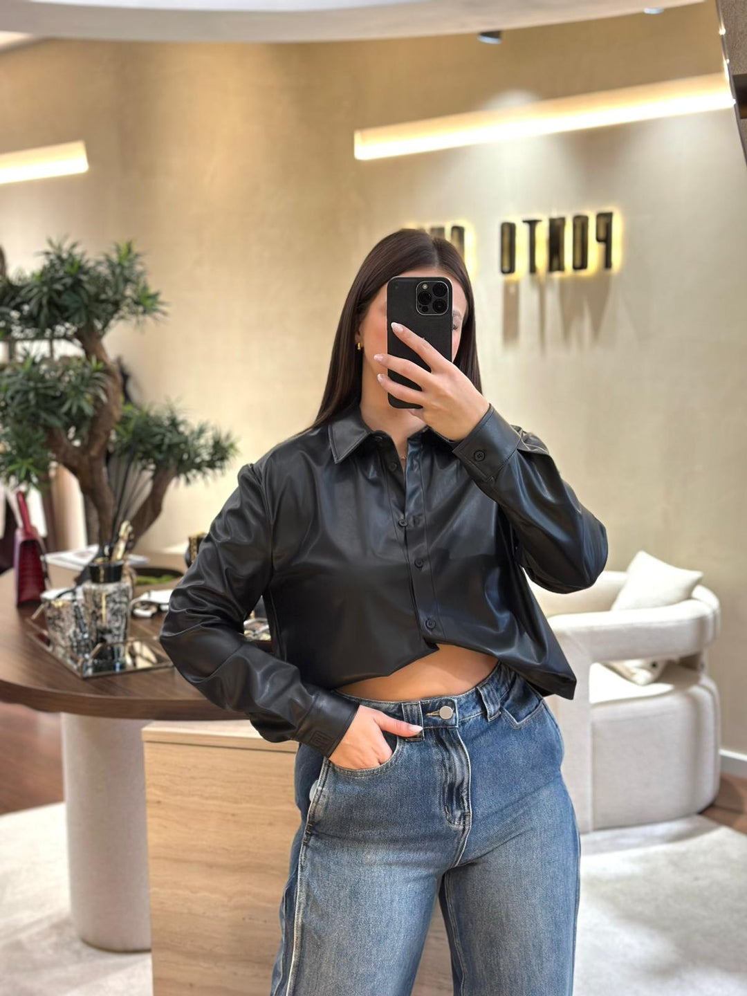 CAMISA PRETA EM NAPA DE MANGA COMPRIDA IMPERIAL