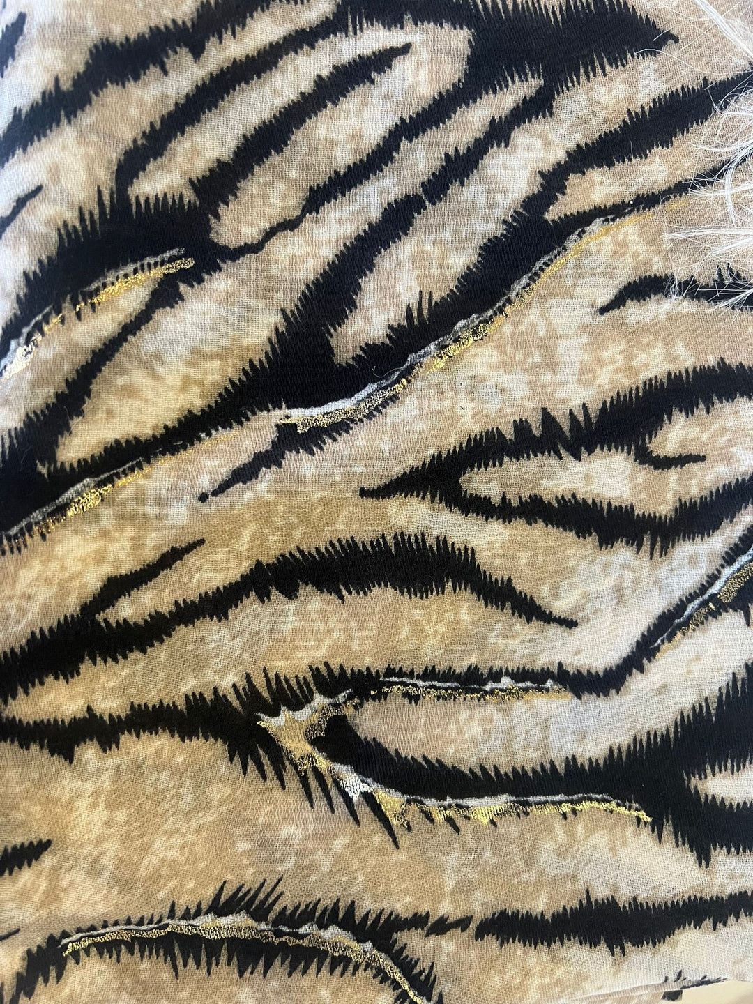 LENÇO ANIMAL PRINT BEGE COM BRILHO DOURADO PONTO CHIC