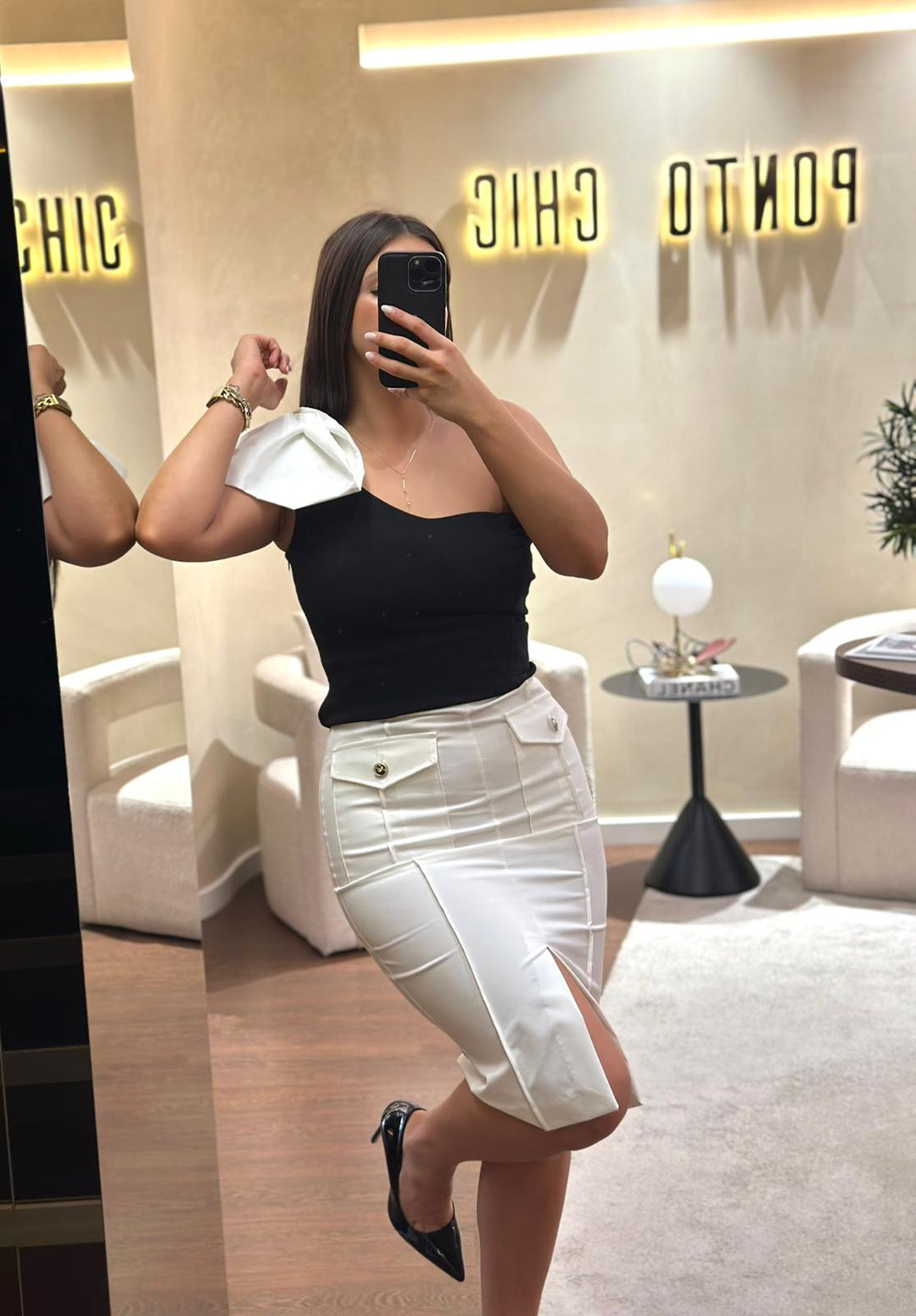 SAIA BRANCA COM BOLSOS FRONTÁIS RINASCIMENTO