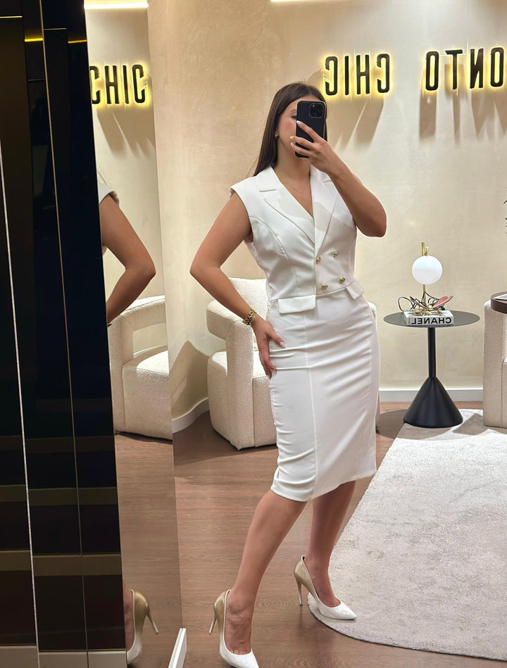 VESTIDO BRANCO DE ALFAIATARIA COM BOTOES DOURADOS RINASCIMENTO