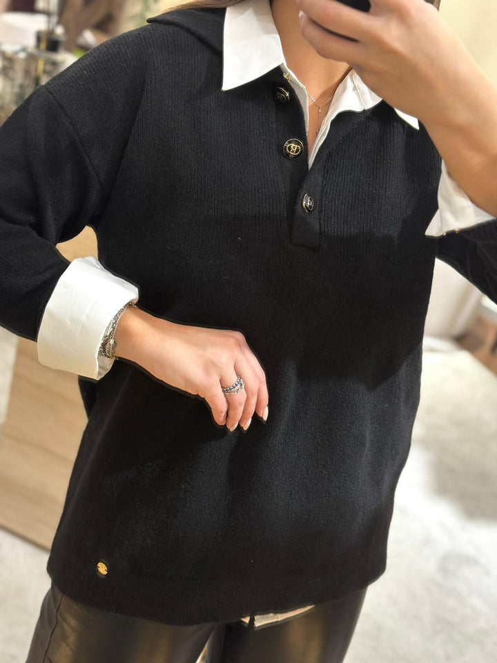 CAMISOLA PRETA COM BOTÕES E GOLA CLÁSSICA RUGA