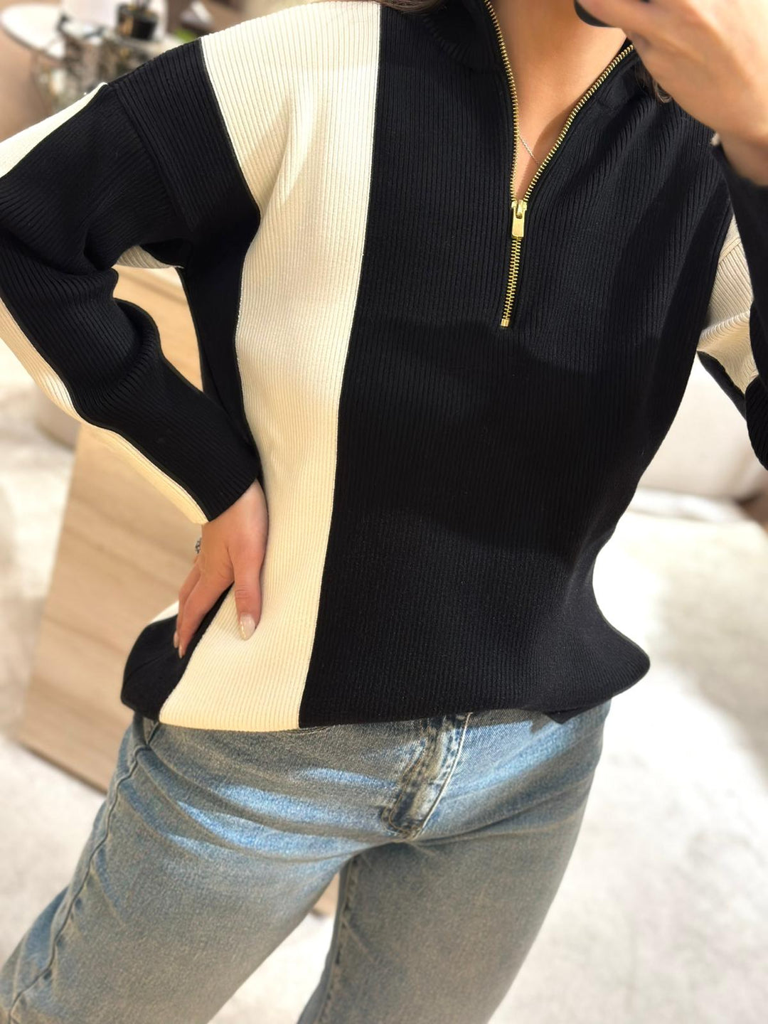 CAMISOLA BICOLOR CANELADA COM FECHO FRONTAL RUGA