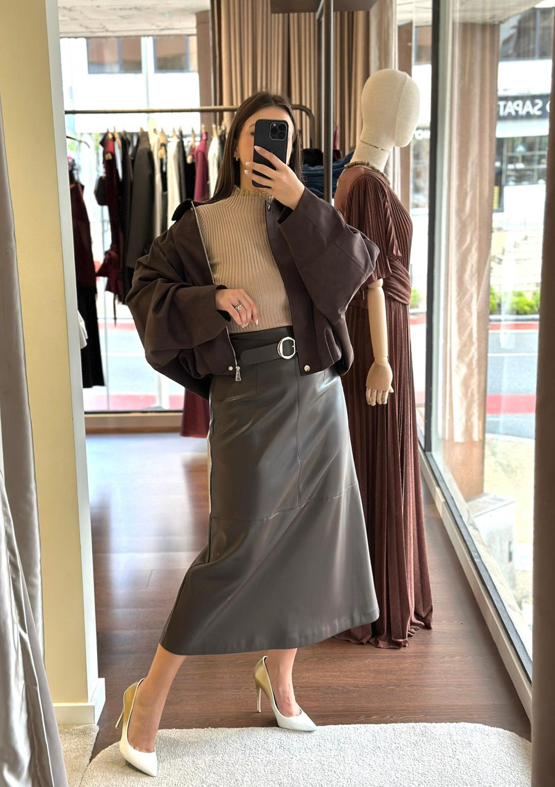 CAMISOLA BEGE CANELADA COM RENDA PONTO CHIC