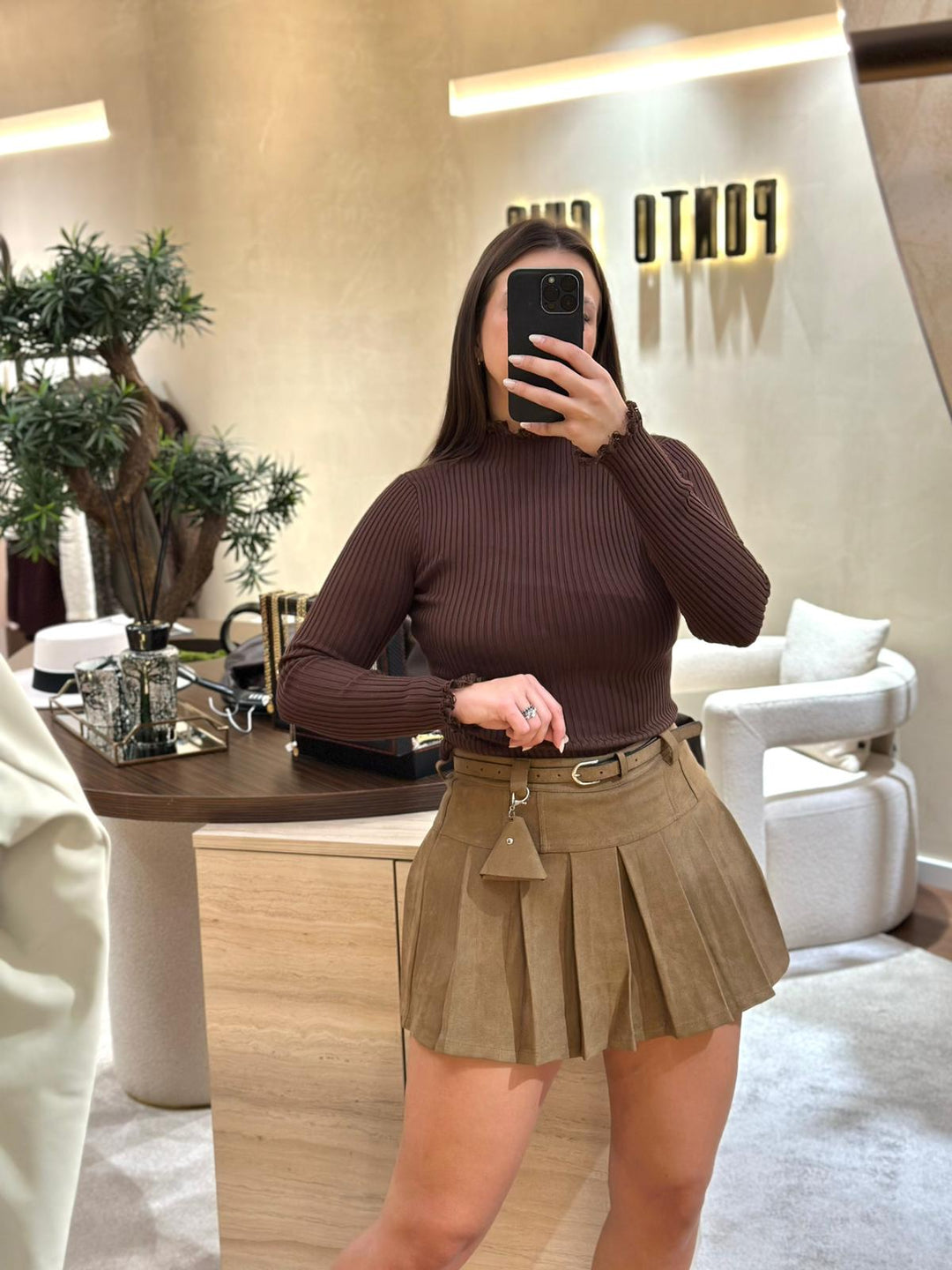 CAMISOLA CASTANHA CANELADA COM RENDA PONTO CHIC