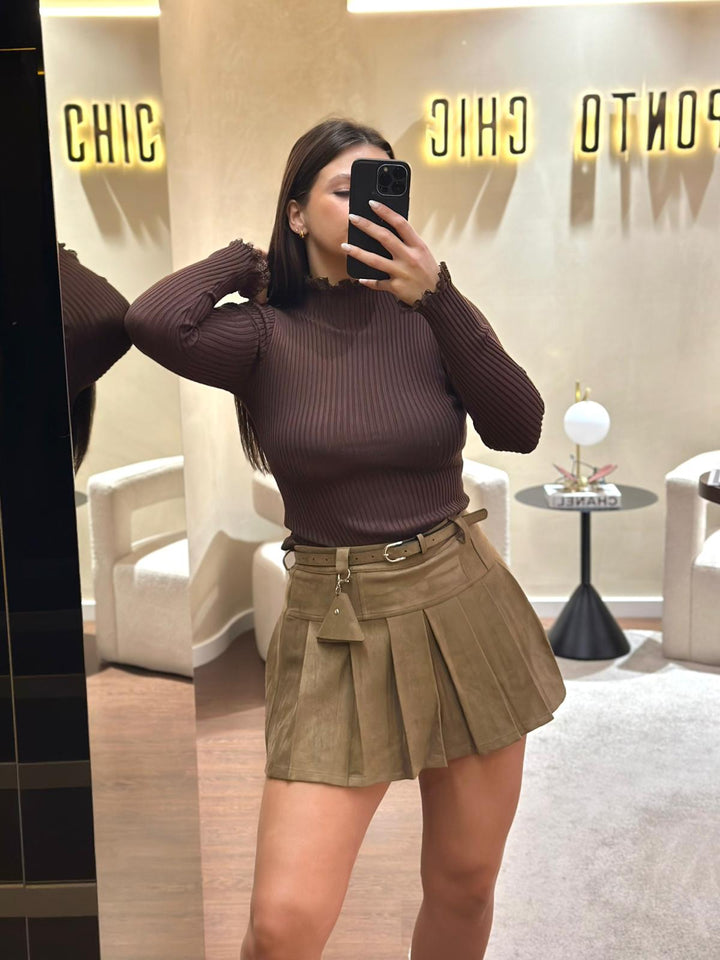 CAMISOLA CASTANHA CANELADA COM RENDA PONTO CHIC