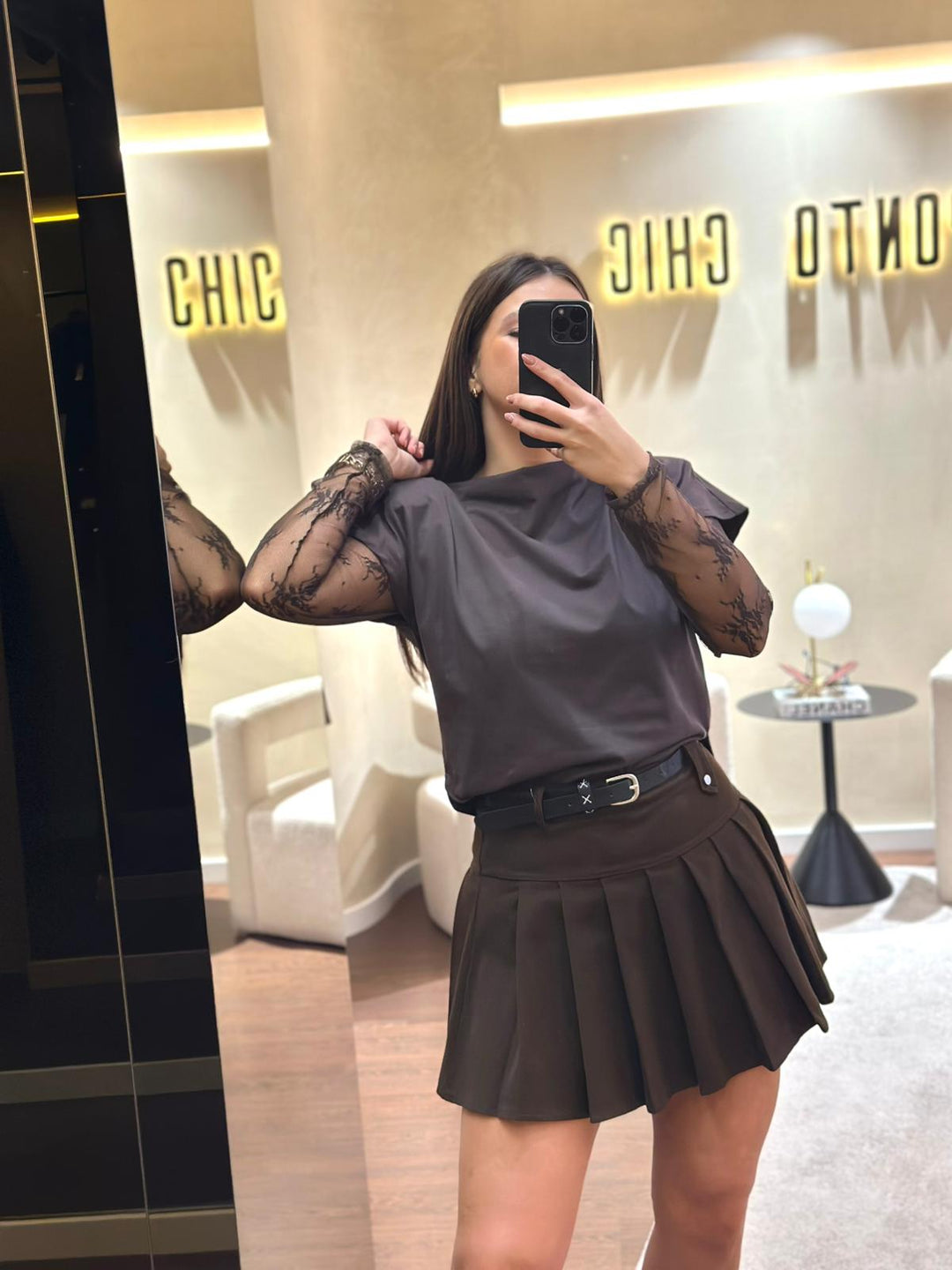 SAIA CASTANHA PLISSADA COM CINTO PONTO CHIC