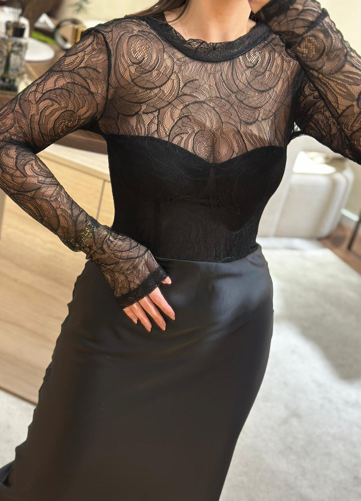 VESTIDO PRETO COM RENDA E SAIA ACETINADA IMPERIAL