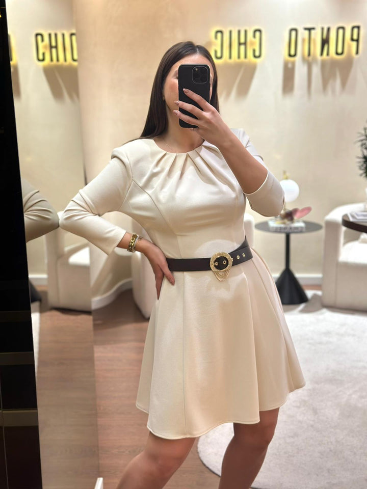 VESTIDO BEGE COM PREGAS RINASCIMENTO