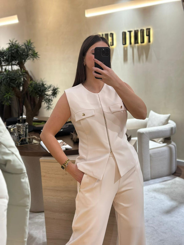 COLETE BEGE COM BOLSOS DECORATIVOS RINASCIMENTO