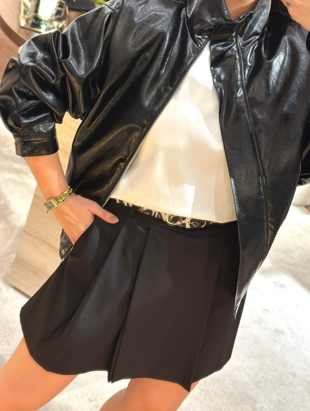 BOMBER DE COURO PRETO ELEH