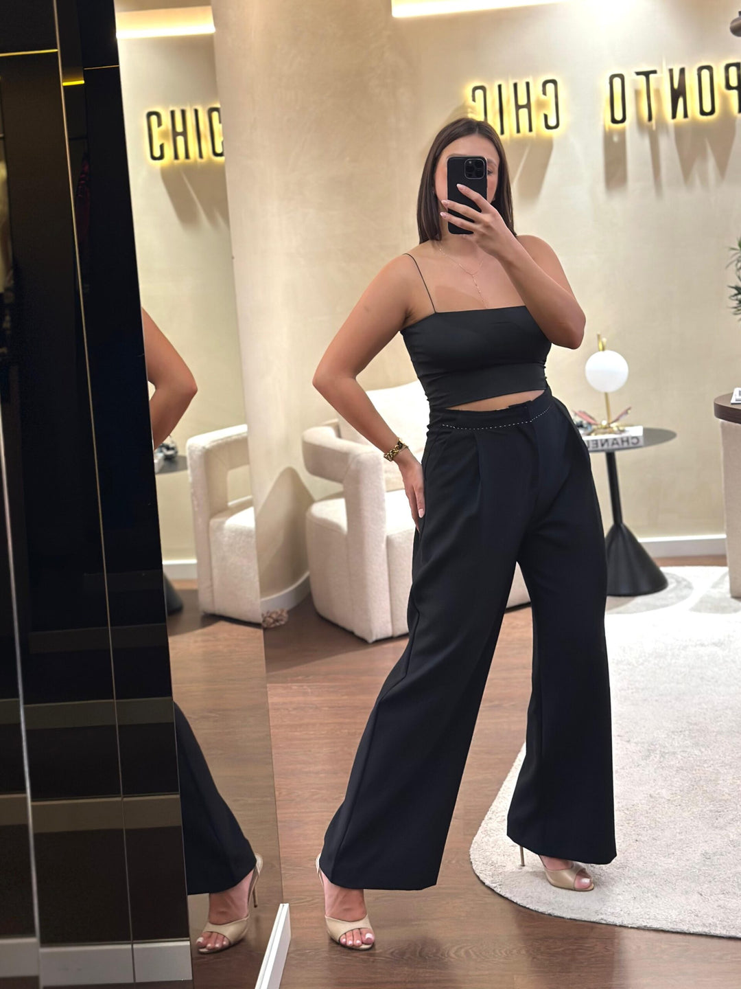 CALÇA PRETA PANTALONA COM PINÇAS ELEH