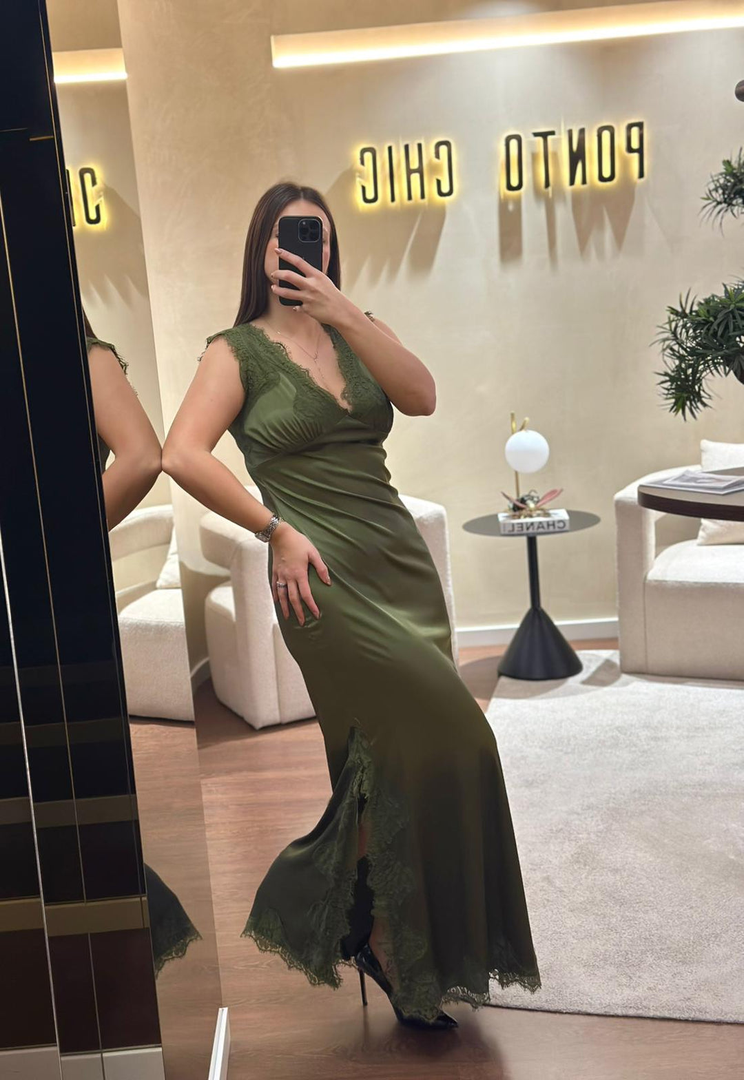 VESTIDO KAKI CETIM COM RENDA NO SECRETS