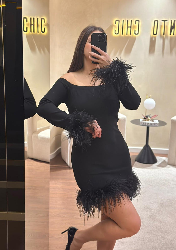 VESTIDO PRETO CURTO COM PENAS ELEH