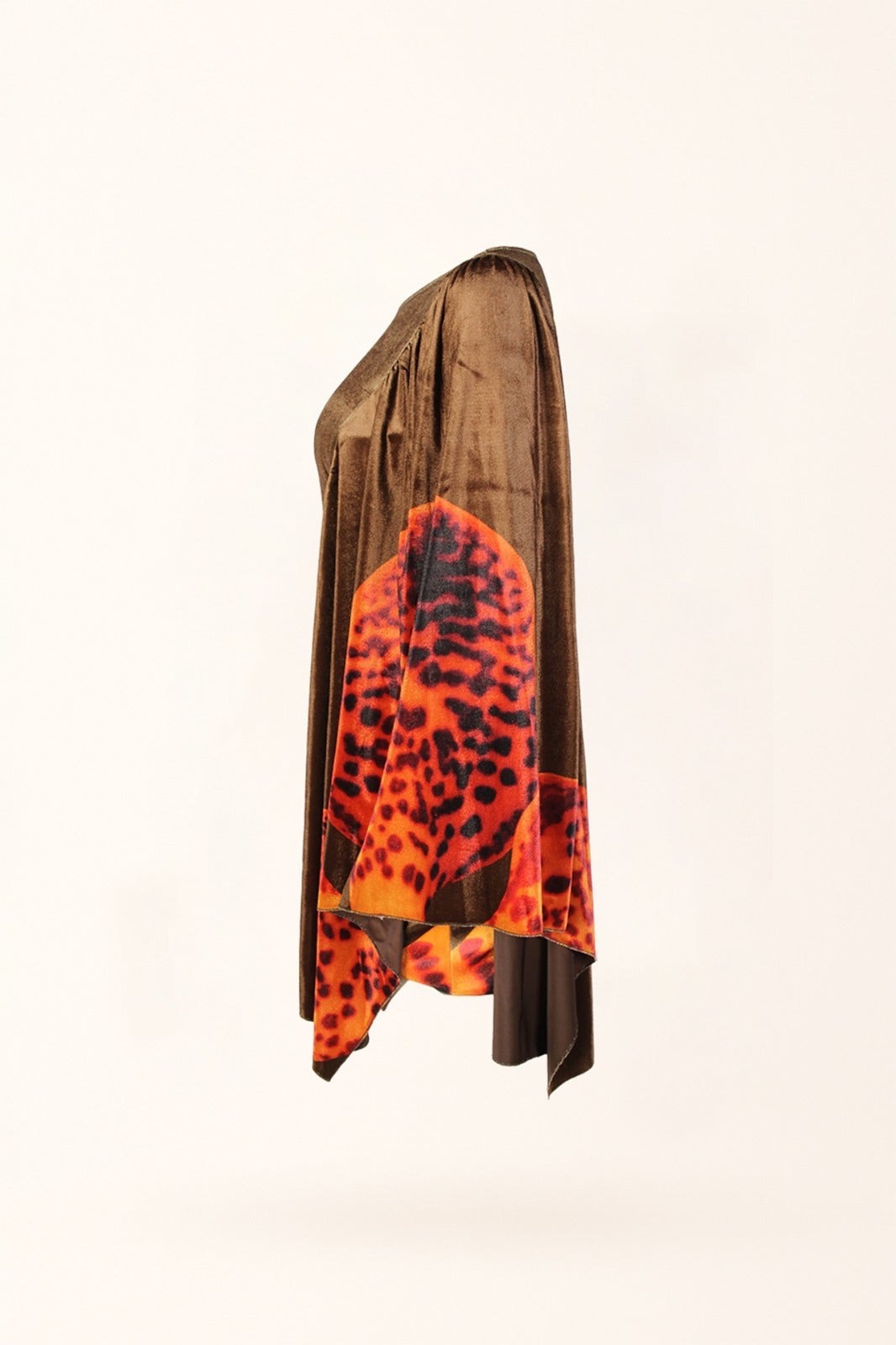 VESTIDO VELUDO CASTANHO COM ESTAMPA ARTÍSTICA SAHOCO