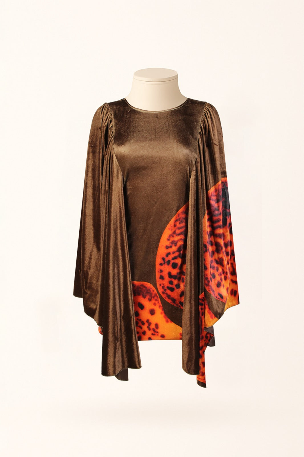 VESTIDO VELUDO CASTANHO COM ESTAMPA ARTÍSTICA SAHOCO