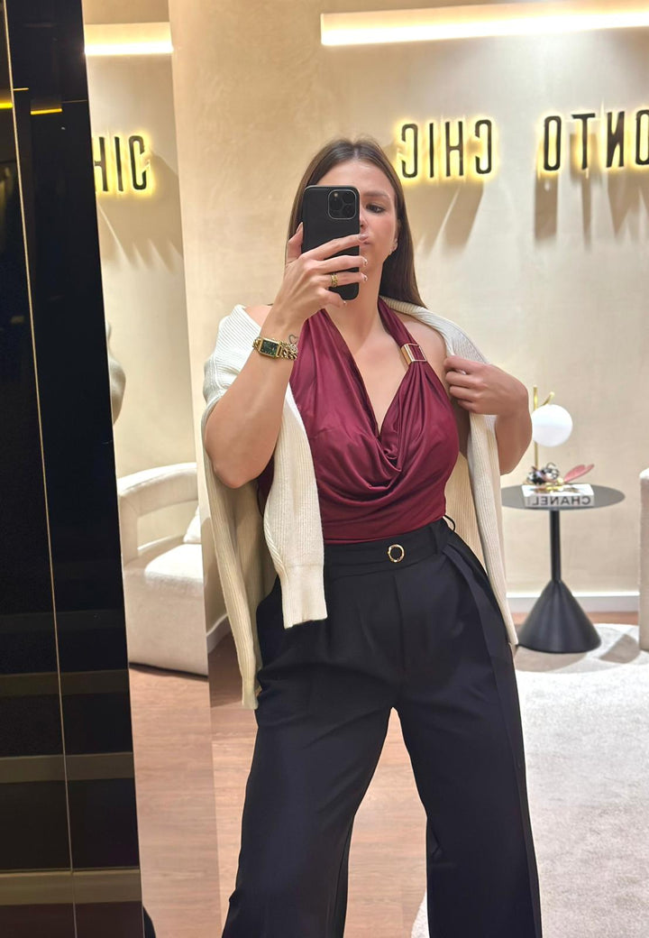 TOP BORDÔ DE GOLA HALTER COM DETALHE DOURADO PONTO CHIC