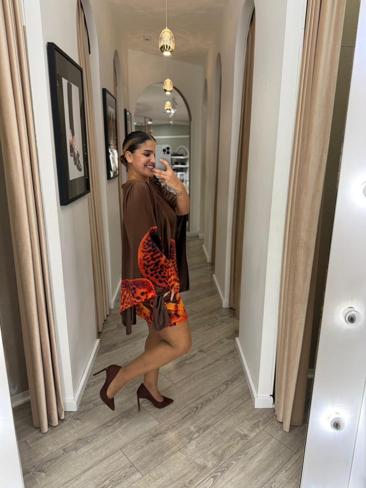 VESTIDO VELUDO CASTANHO COM ESTAMPA ARTÍSTICA SAHOCO