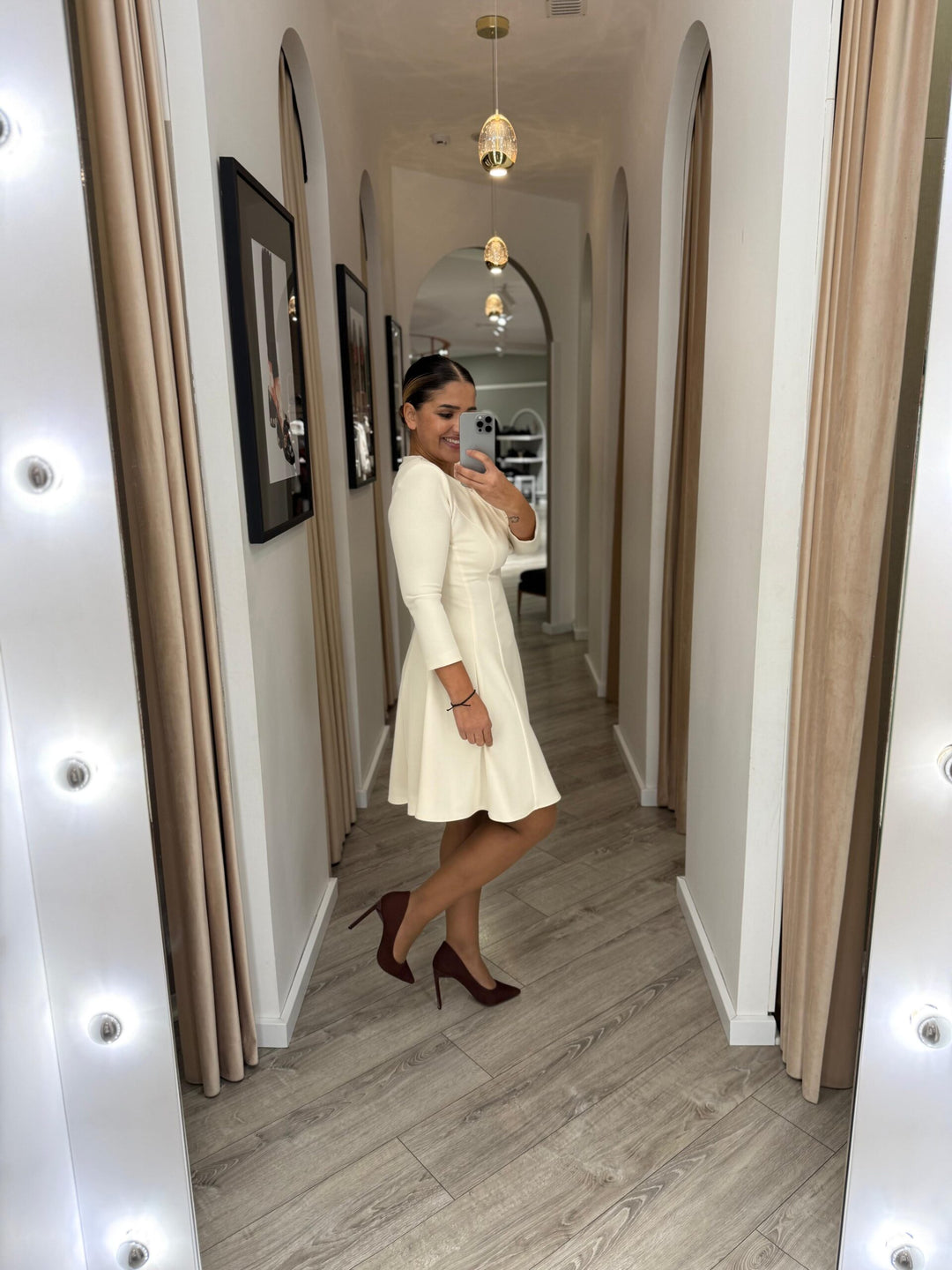 VESTIDO BEGE COM PREGAS RINASCIMENTO