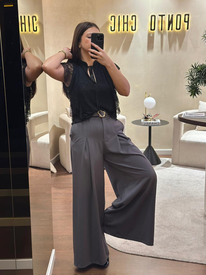 BLUSA PRETA EM RENDA COM LAÇOS RINASCIMENTO